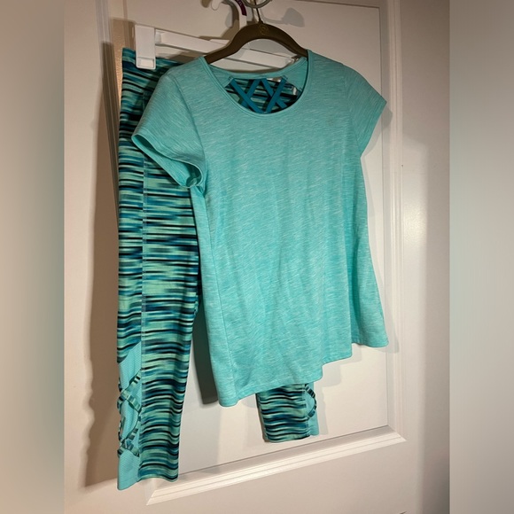 Champion 2 Piece Set Women’s TealCapri Leggings and Short Sleeve Top Size Large - Picture 4 of 15